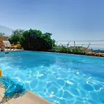 Petalida Ideales Villa
